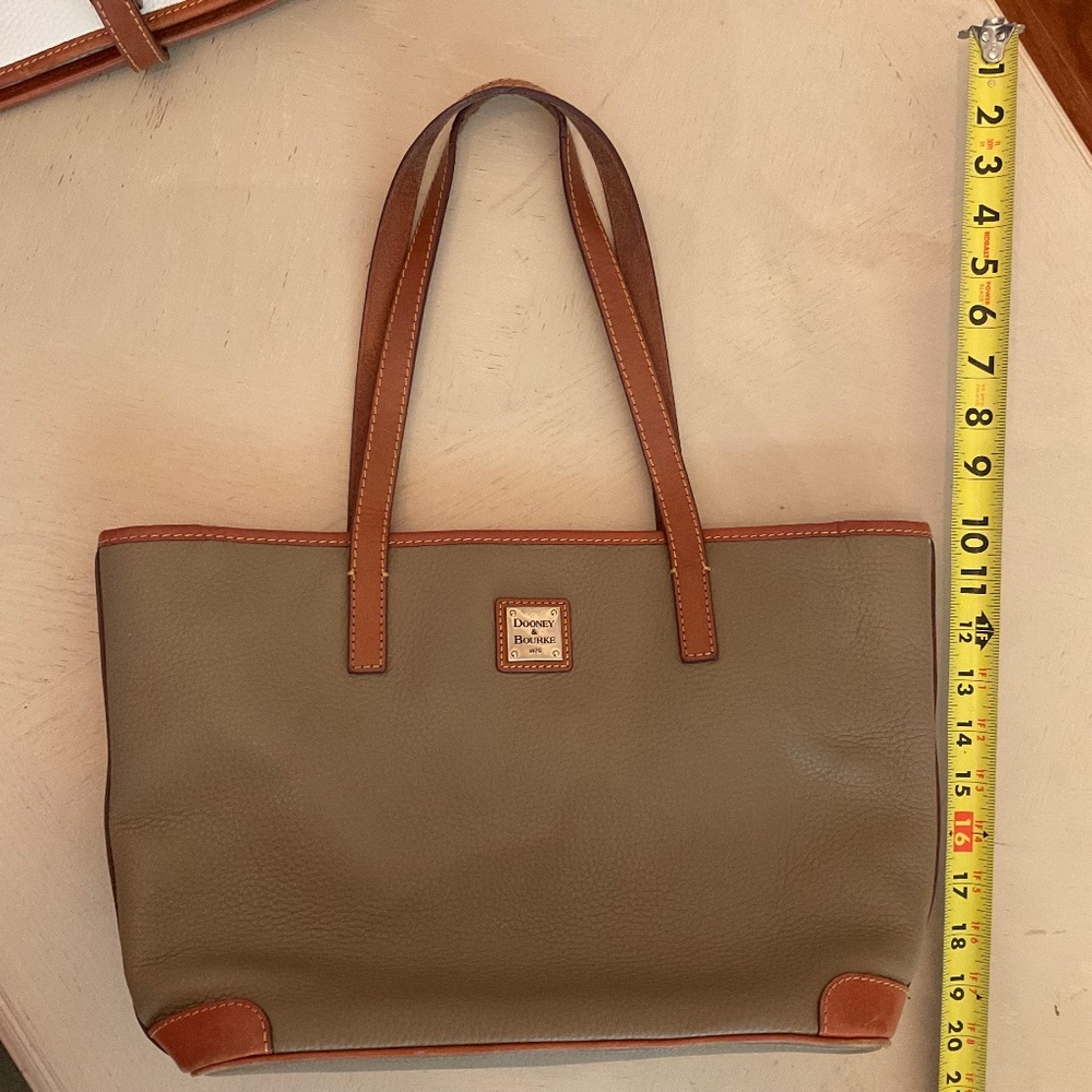 Dooney & Bourke Tan Leather Tote. Zipper closure